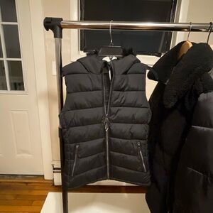 GAP Black Quilted Vest with Zipper